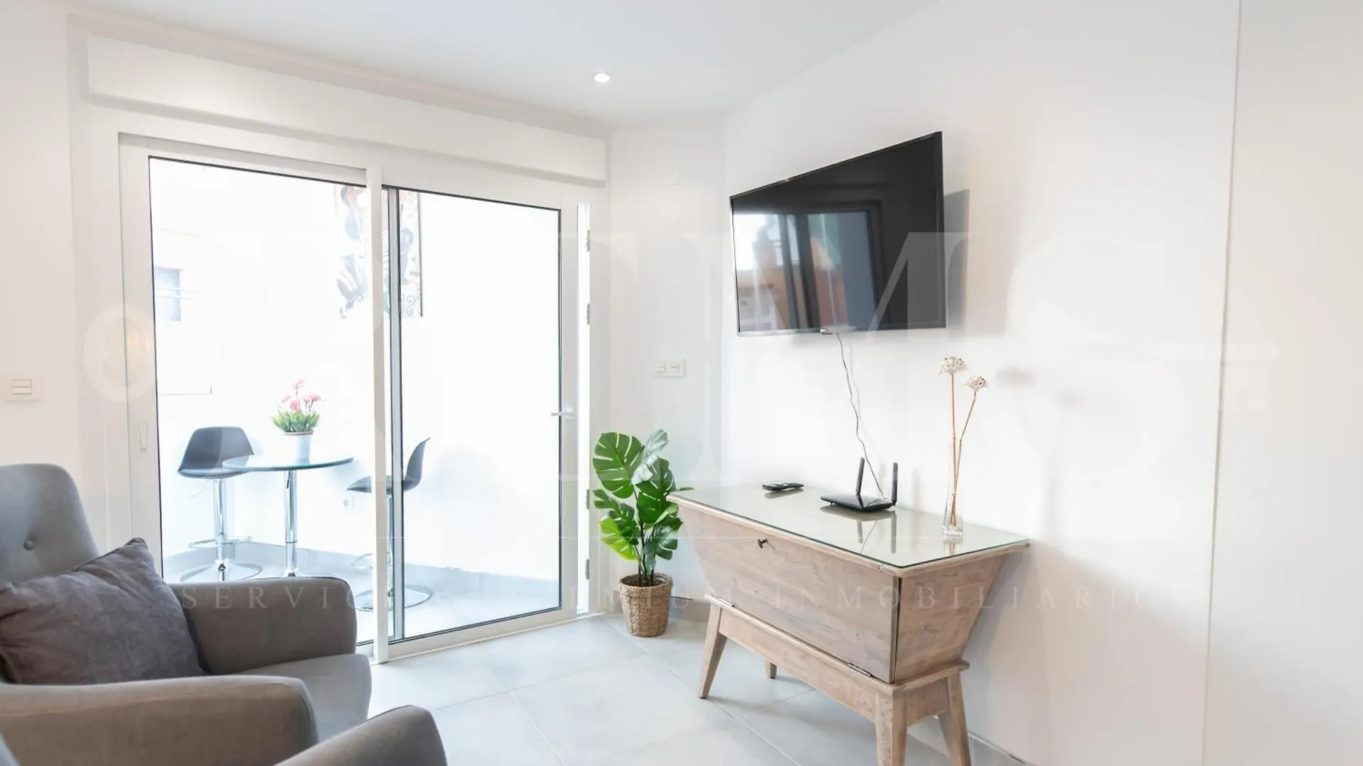 Comfortable And Charming Apartment With Terrace By Rems Malaga